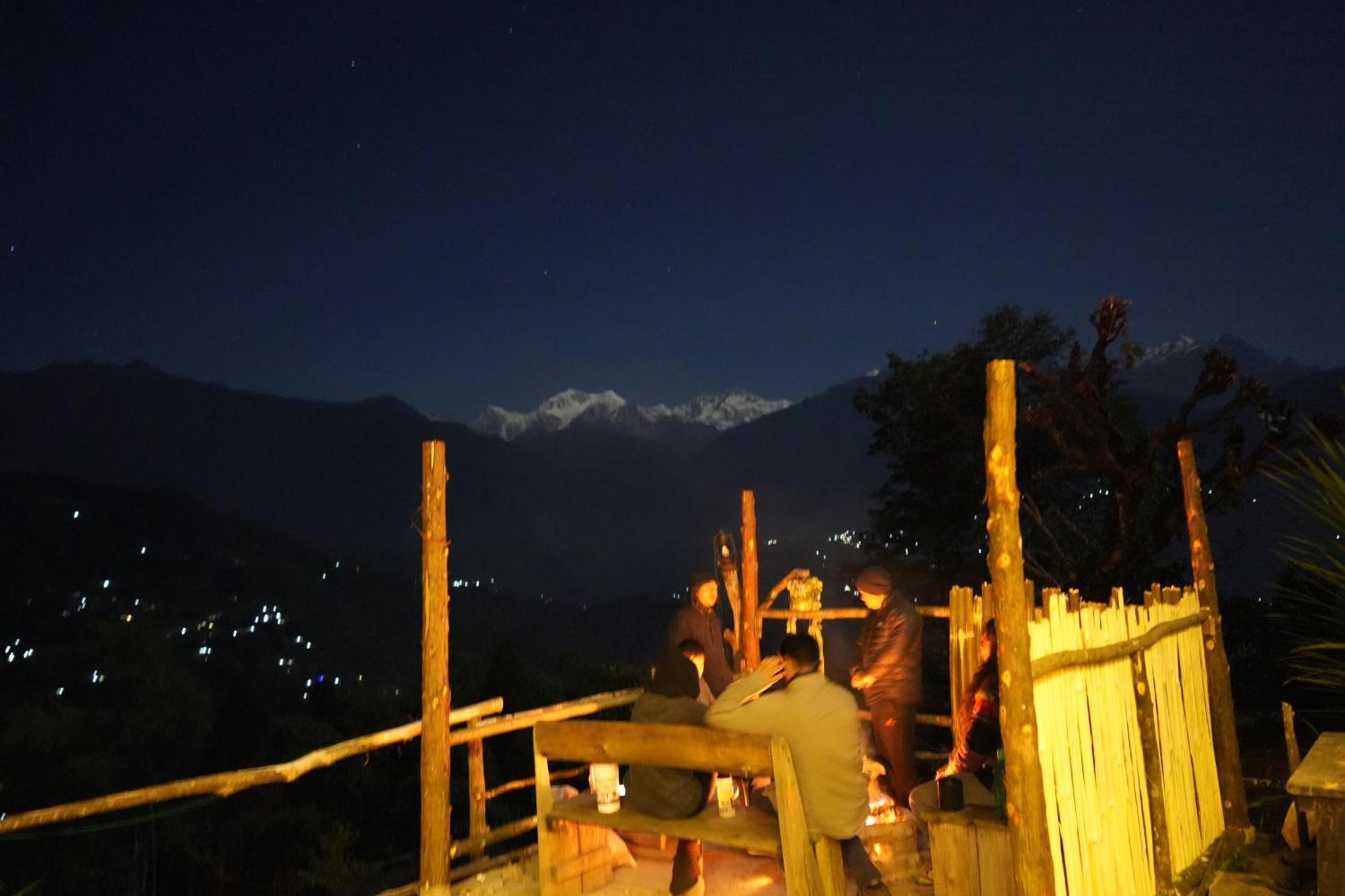 Wake In Himalayas Hostel Pelling Exterior photo